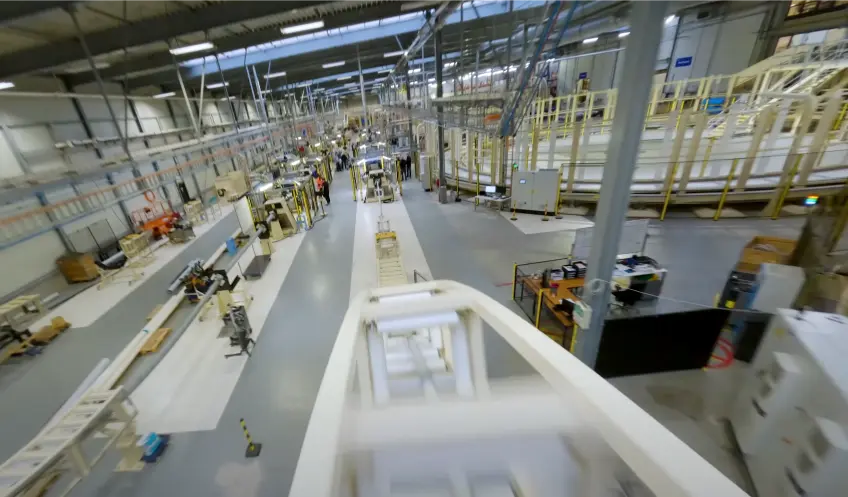 Strohm Factory, industriële hal met leidingwerk